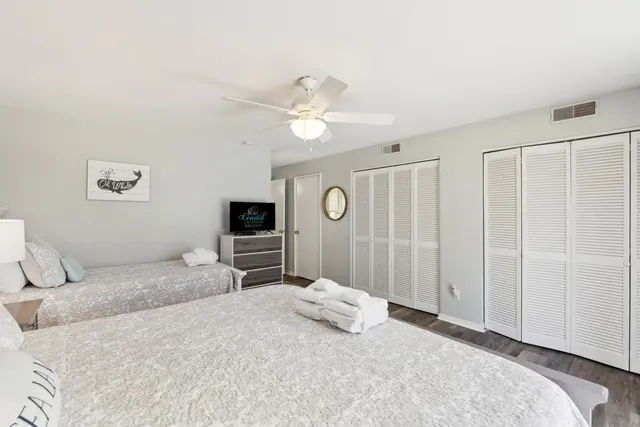 Bedroom at Queens Grant 619