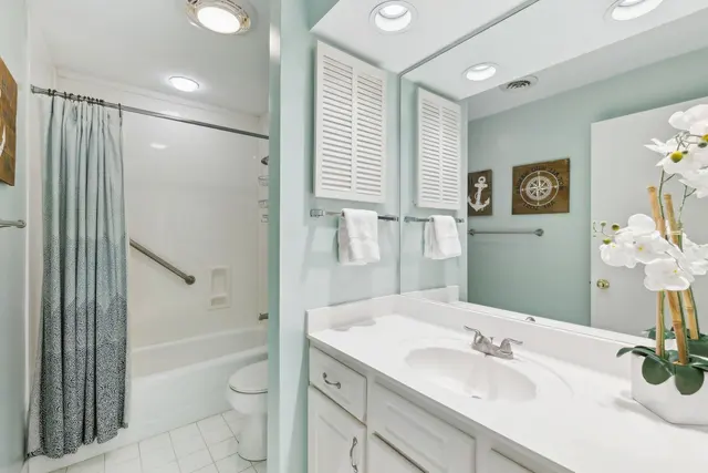 Bathroom at Queens Grant 619