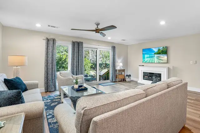 Living room at Queens Grant 586