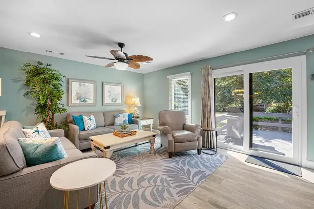 Living room at Queens Grant 602