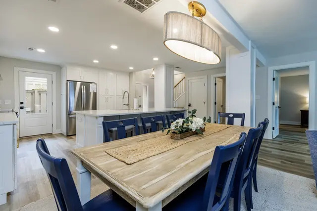 Dining area at Queens Grant 550