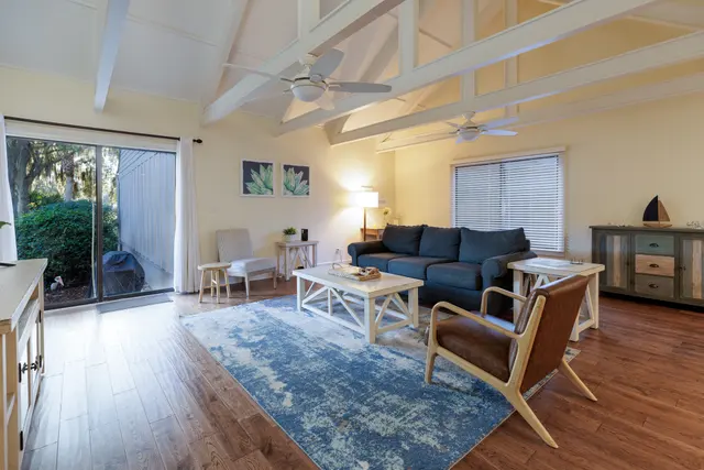 Living room at Queens Grant 652