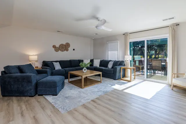 Living room at Queens Grant 721
