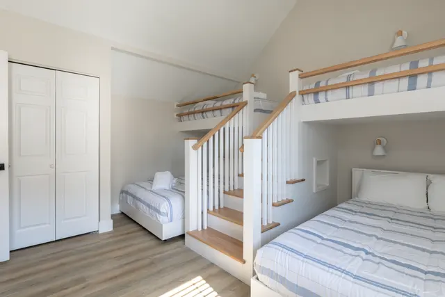 Loft bedroom at Queens Grant 721
