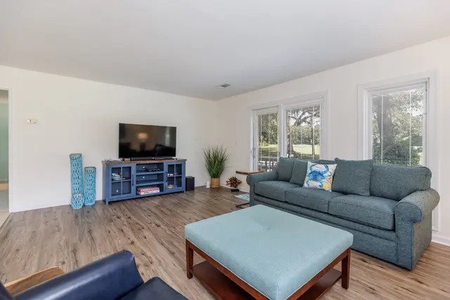 Living room at Queens Grant 734