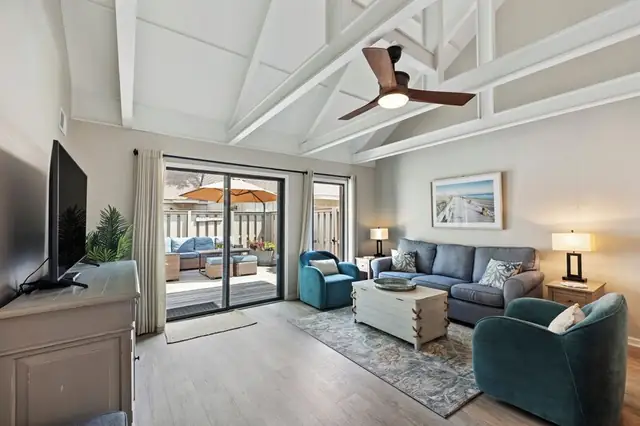 Living room at Queens Grant 520