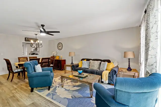 Living room at Queens Grant 767