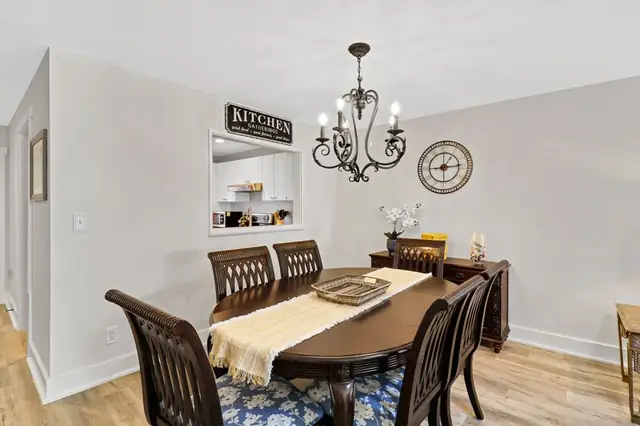 Dining area at Queens Grant 767