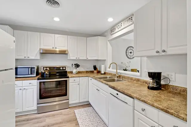 Kitchen at Queens Grant 767