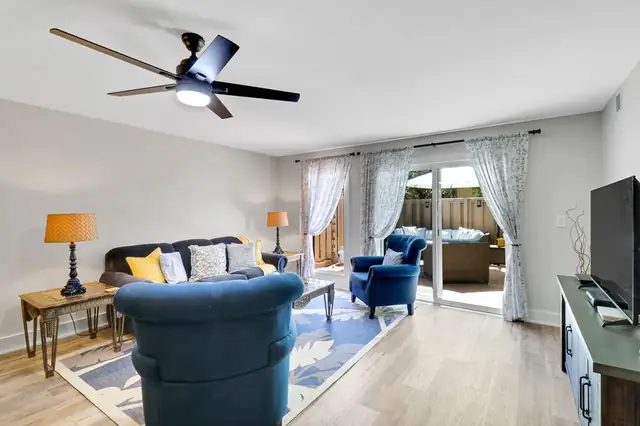 Living room at Queens Grant 767
