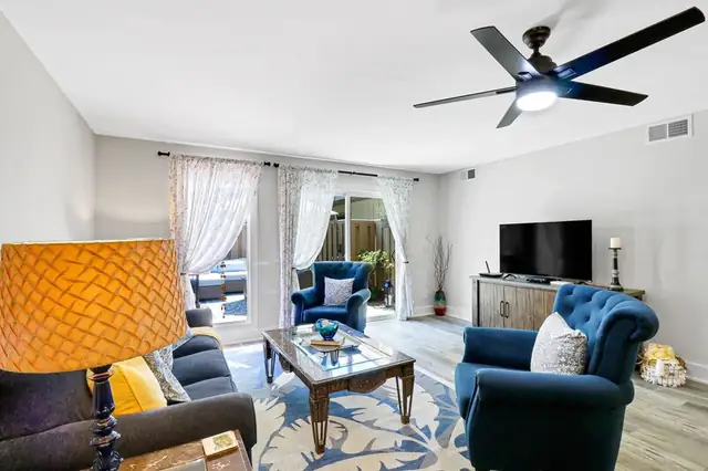 Living room at Queens Grant 767