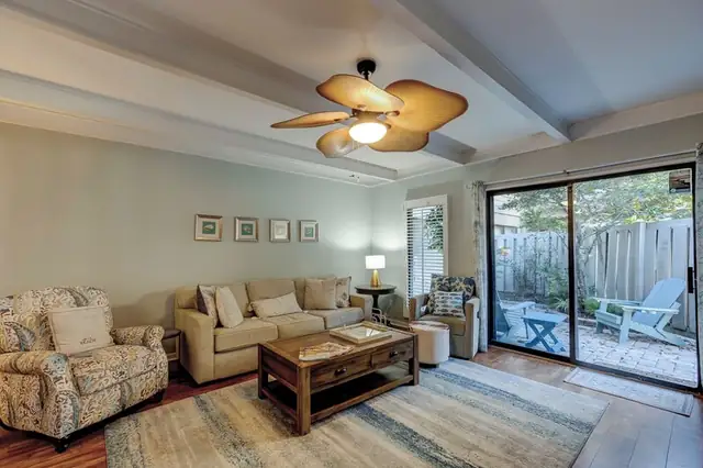 Living room at Queens Grant 570
