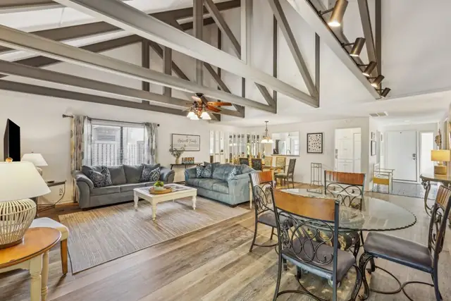 Living room at Queens Grant 517