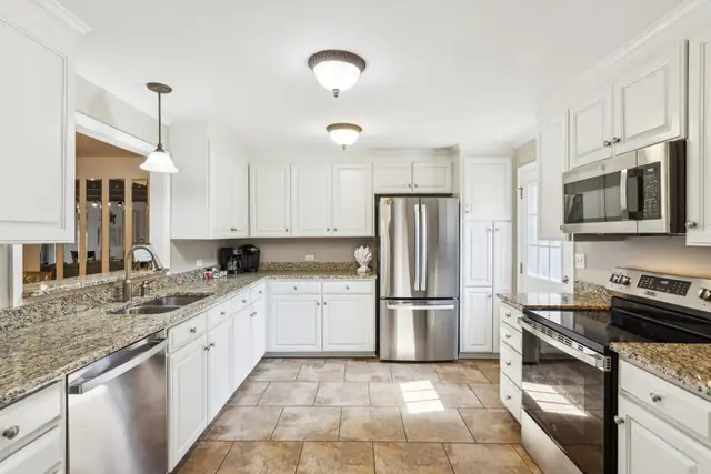 Kitchen at Queens Grant 517