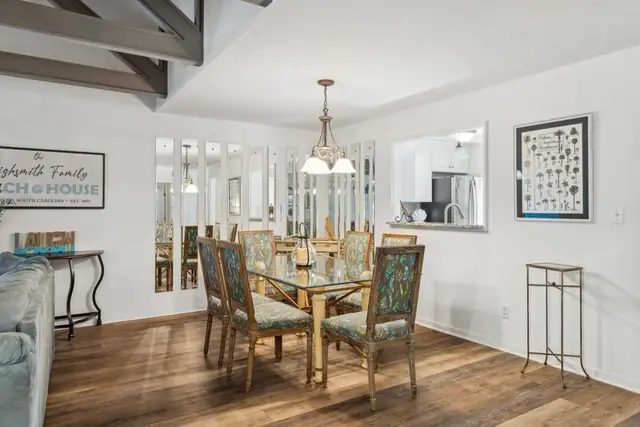 Dining area at Queens Grant 517