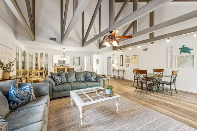 Living room at Queens Grant 517