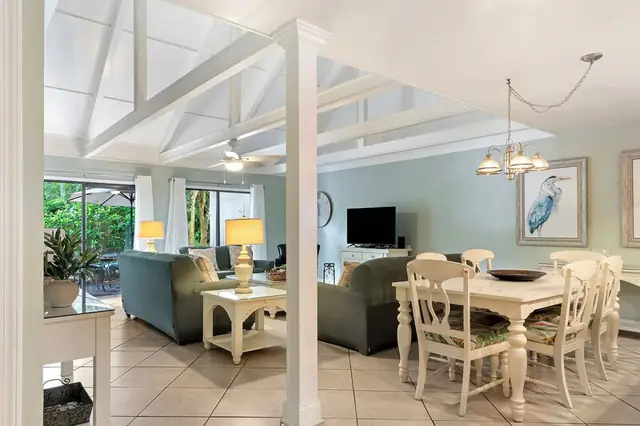 Living room at Queens Grant 576