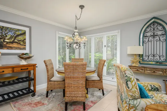 Dining area at St. Andrews Commons 1667