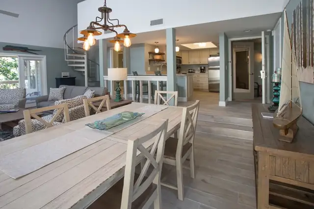 Dining area at St. Andrews Commons 1677