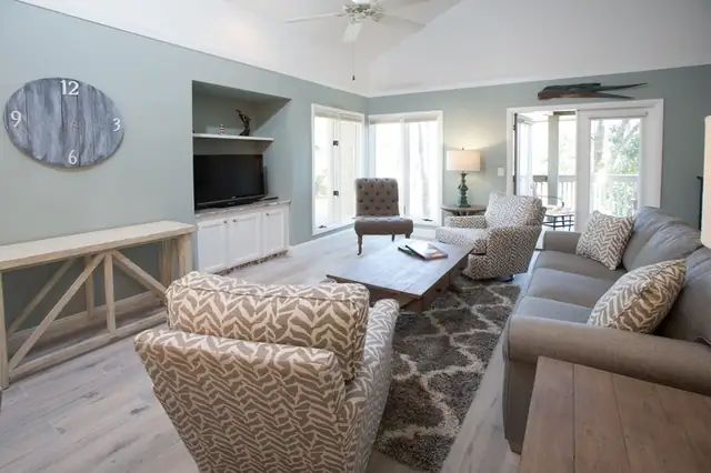 Living room at St. Andrews Commons 1677