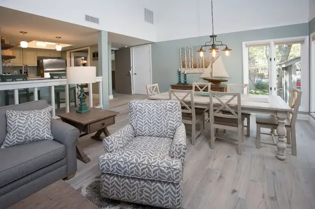 Living room at St. Andrews Commons 1677