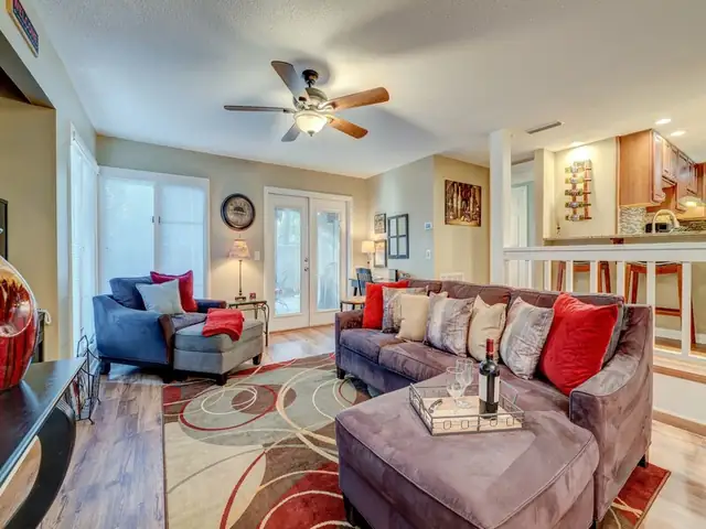 Living room at St. Andrews Commons 1657