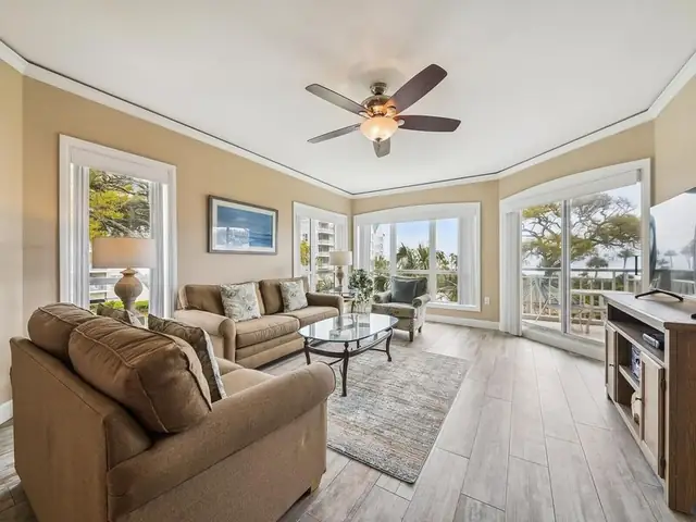 Living room at Windsor Court 3210