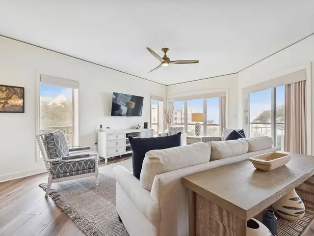 Living room at Windsor Court 3409