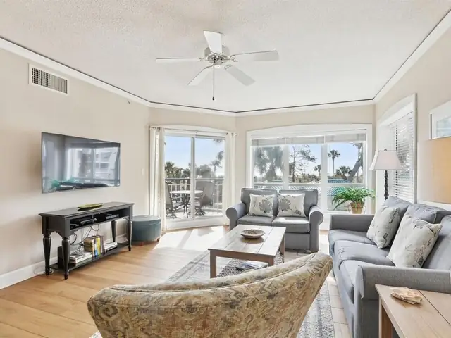 Living room at Windsor Court 4110