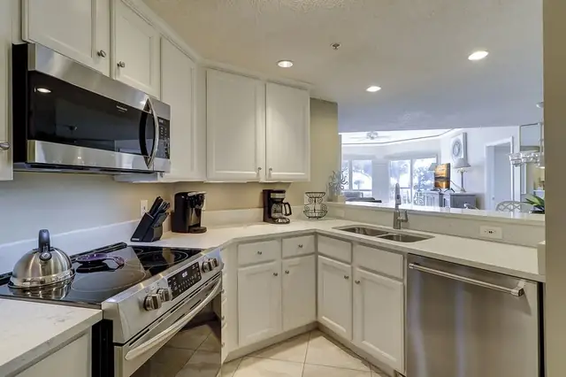 Kitchen at Windsor Court 3209
