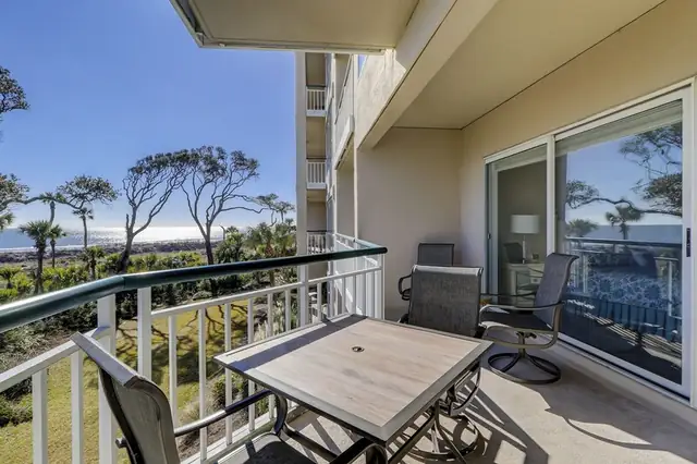Balcony at Windsor Court 3209