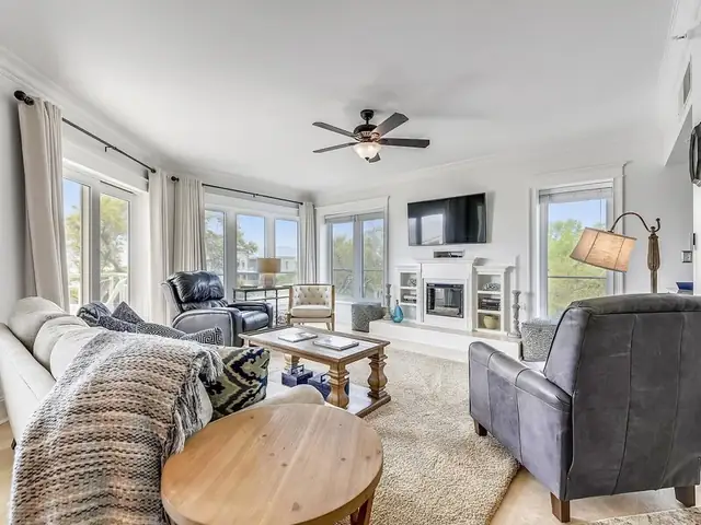 Living room at Windsor Place 2518