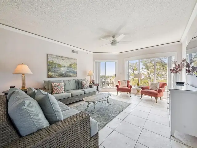 Living room at Windsor Place 501