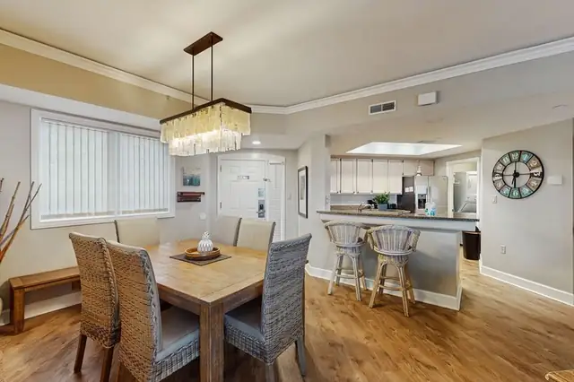 Dining area at Windsor Place 207