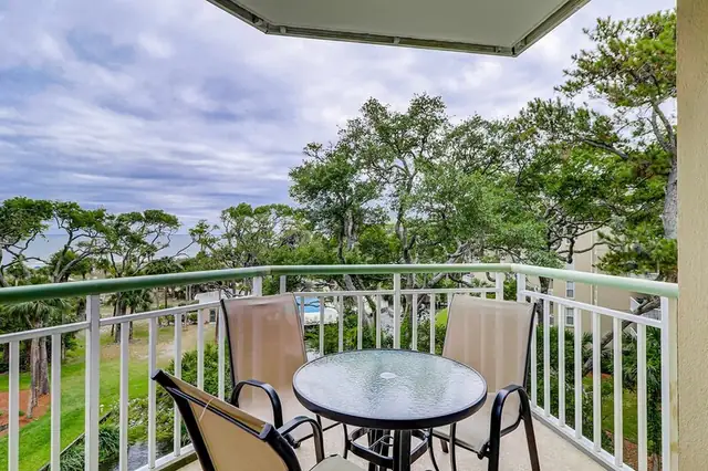 Balcony at Windsor Place 402