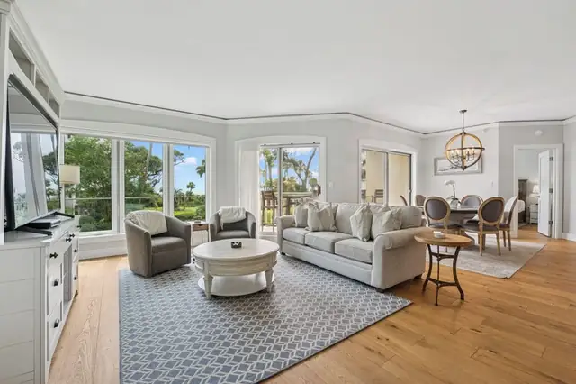 Living room at Windsor Place 2117