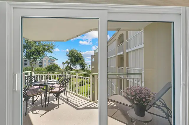 Balcony at Windsor Place 2415