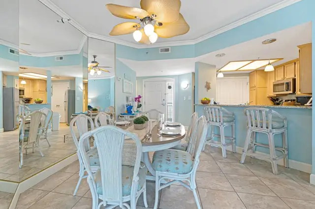 Dining area at Windsor Place 2415