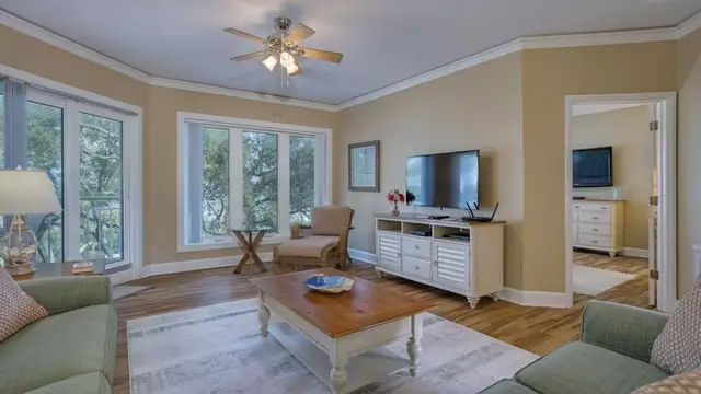 Living room at Windsor Place 407