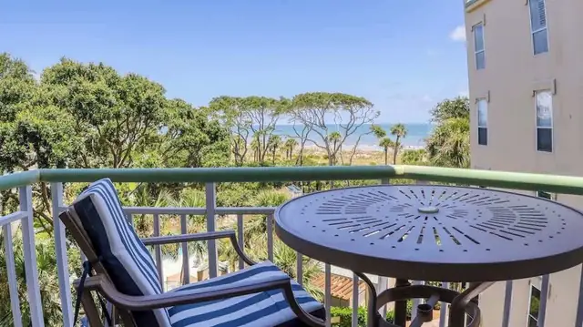 Balcony at Windsor Place 405