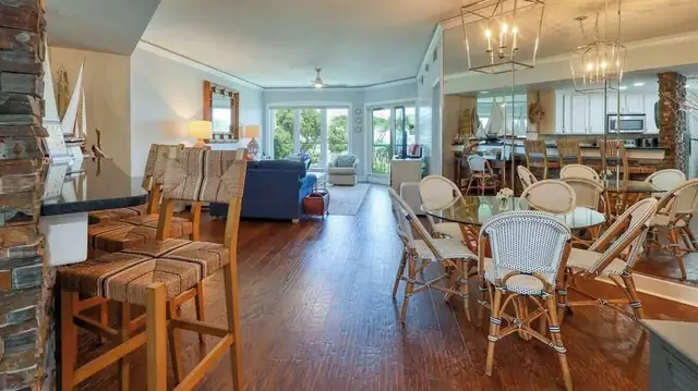 Living room at Windsor Place 405