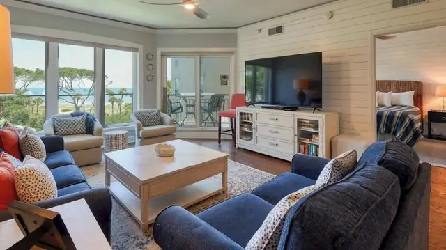 Living room at Windsor Place 405