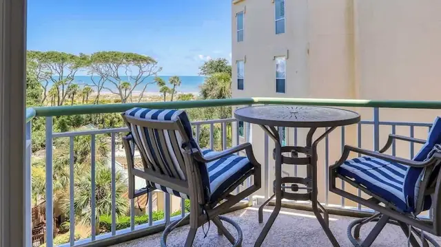 Balcony at Windsor Place 405