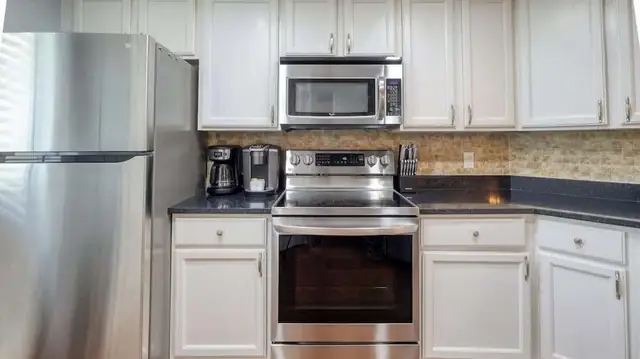 Kitchen at Windsor Place 405