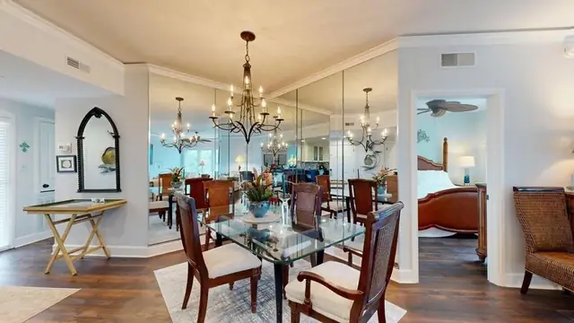 Dining area at Windsor Place 502