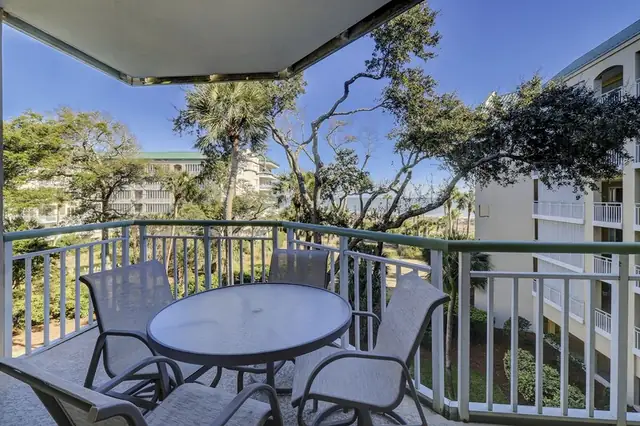 Balcony at Windsor Place 2316