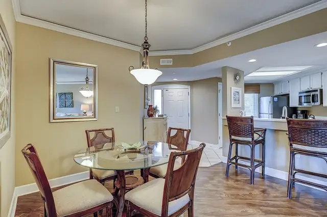 Dining area at Windsor Place 305