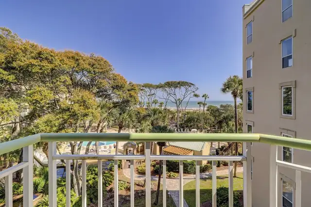 Balcony at Windsor Place 305