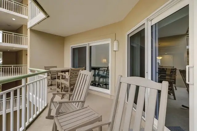 Balcony at Windsor Place 305