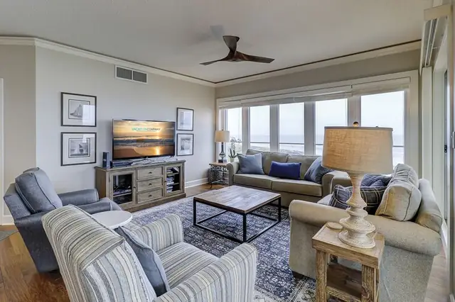 Living room at Windsor Place 508